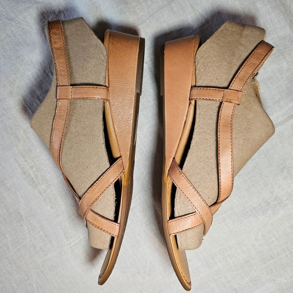 Born Nude Tan Strappy Sandals nib - Picture 13 of 15